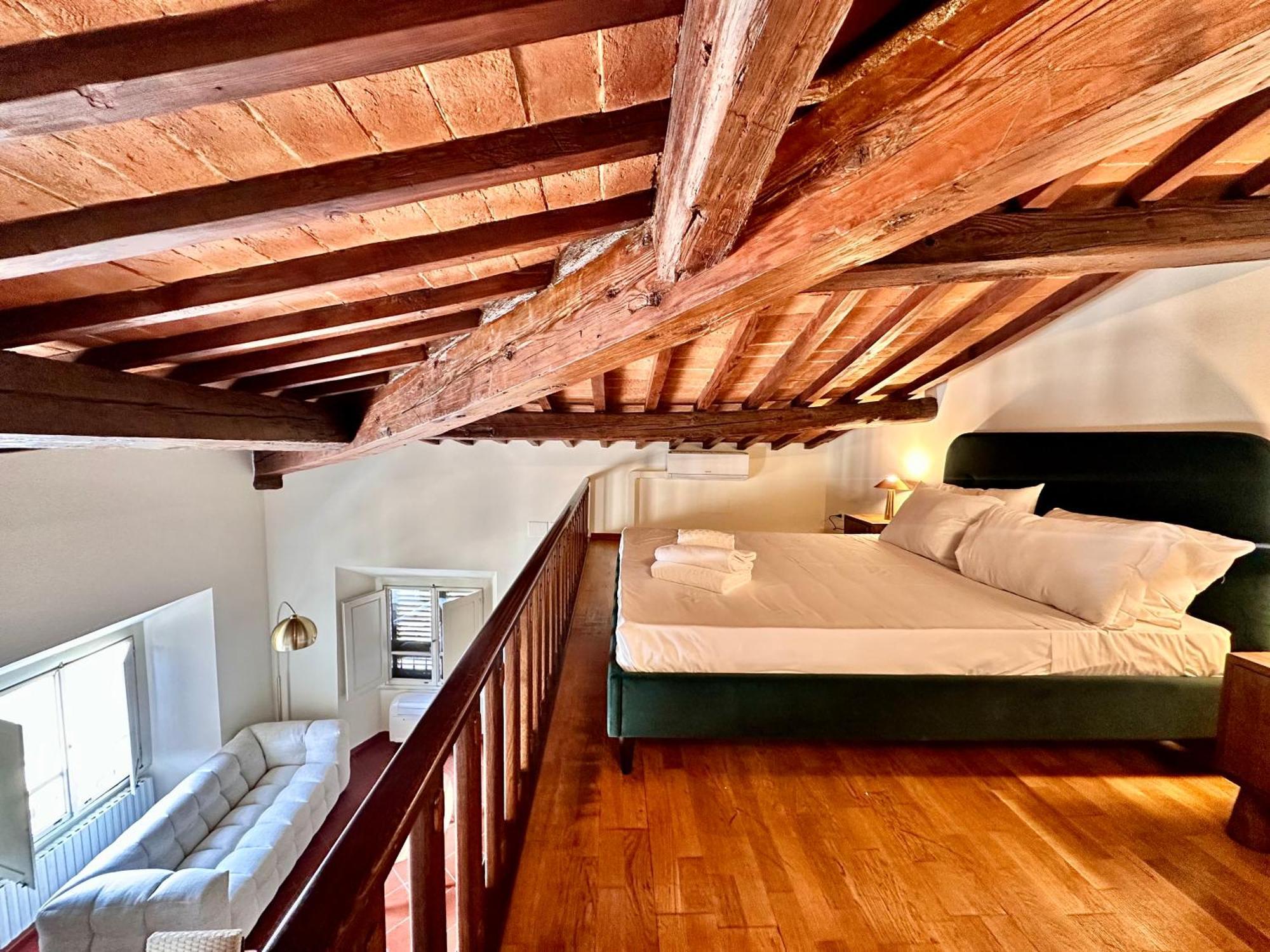 Ad Rondinelli, Appartamento Firenze