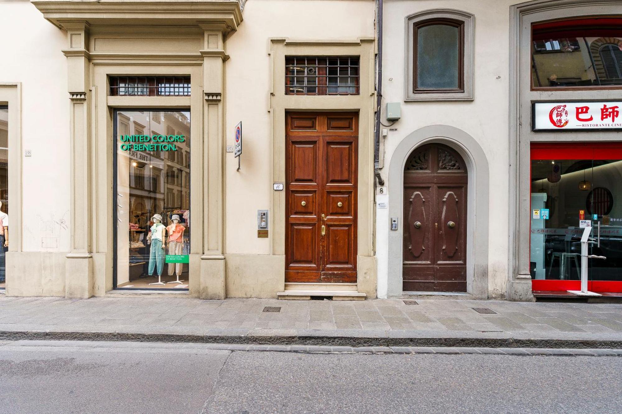 Ad Rondinelli, Appartement