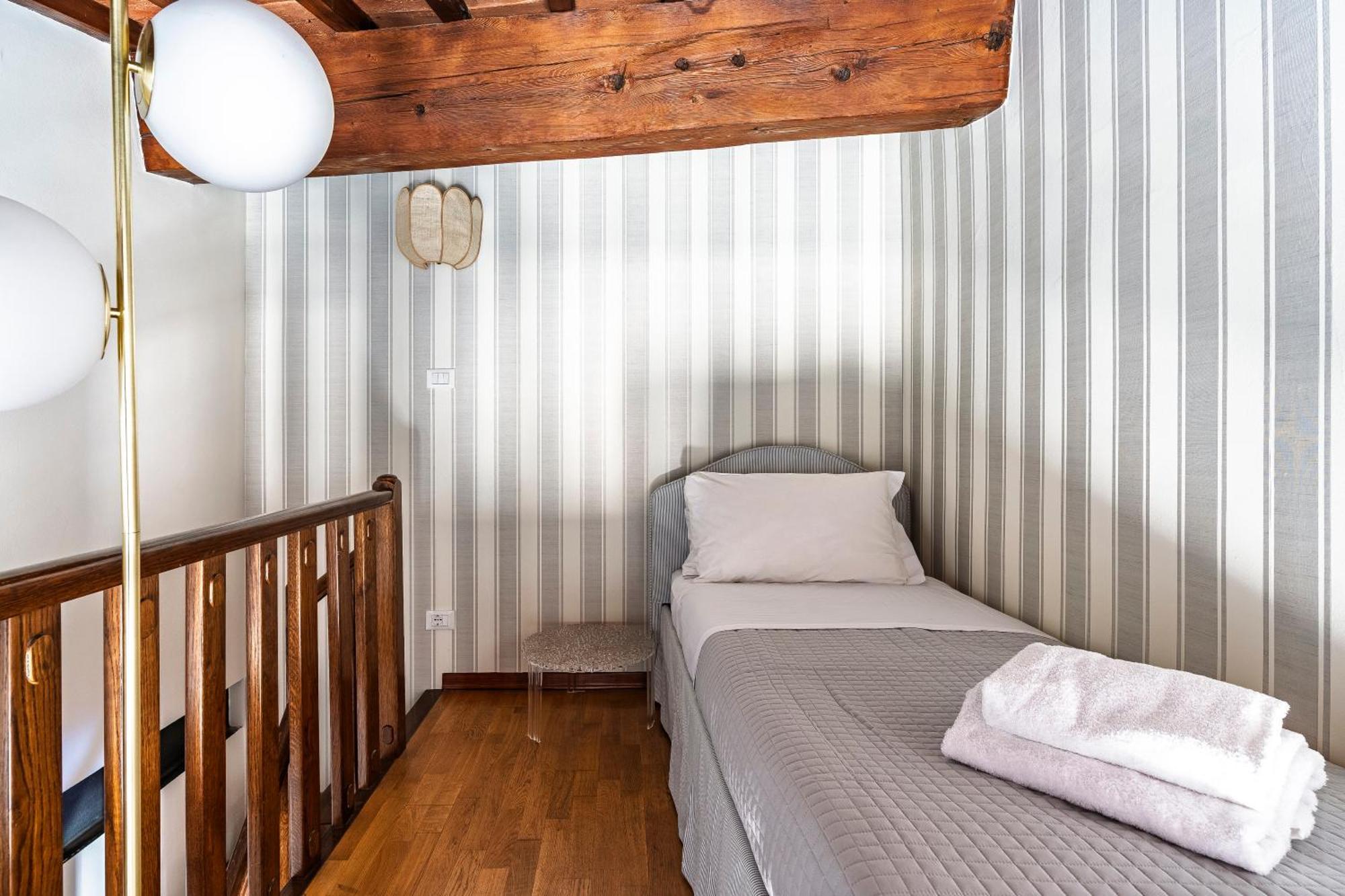 Ad Rondinelli, Appartement *